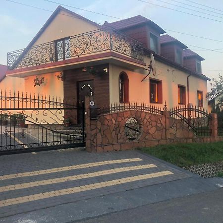 Apartamenty U Maksa Krzywcza Exteriör bild